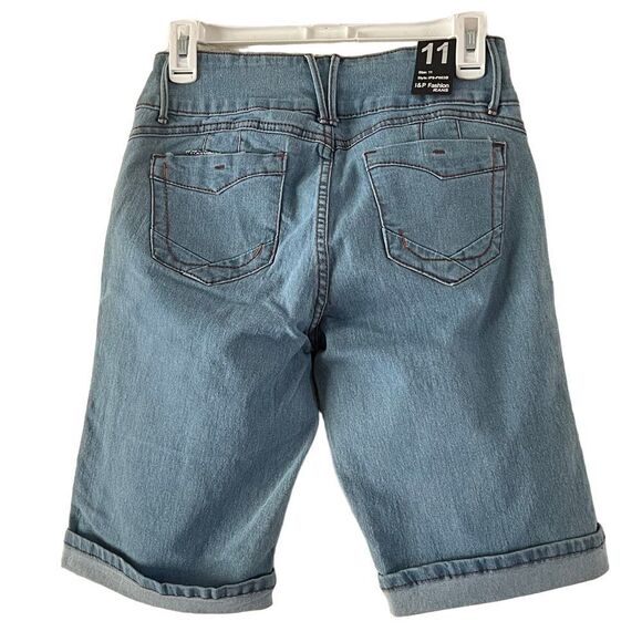 I&P Fashion Distressed Denim Bermuda Shorts Women's Casual Summer Wear Size 11‎ - Picture 2 of 11